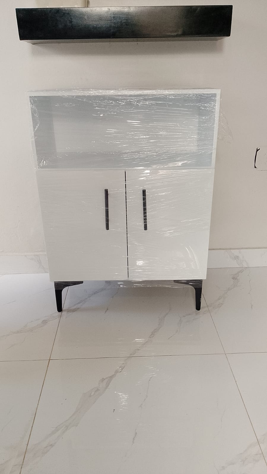 ☕✨ MUEBLE PARA ESTACIÓN DE CAFÉ – ¡ELEGANCIA Y ORGANIZACIÓN EN UN SOLO LUGAR! 🤍🏡 (Cod. 🆔 0115 BLANCA).                 💰 ¡SOLO RD$5,995! 🔥