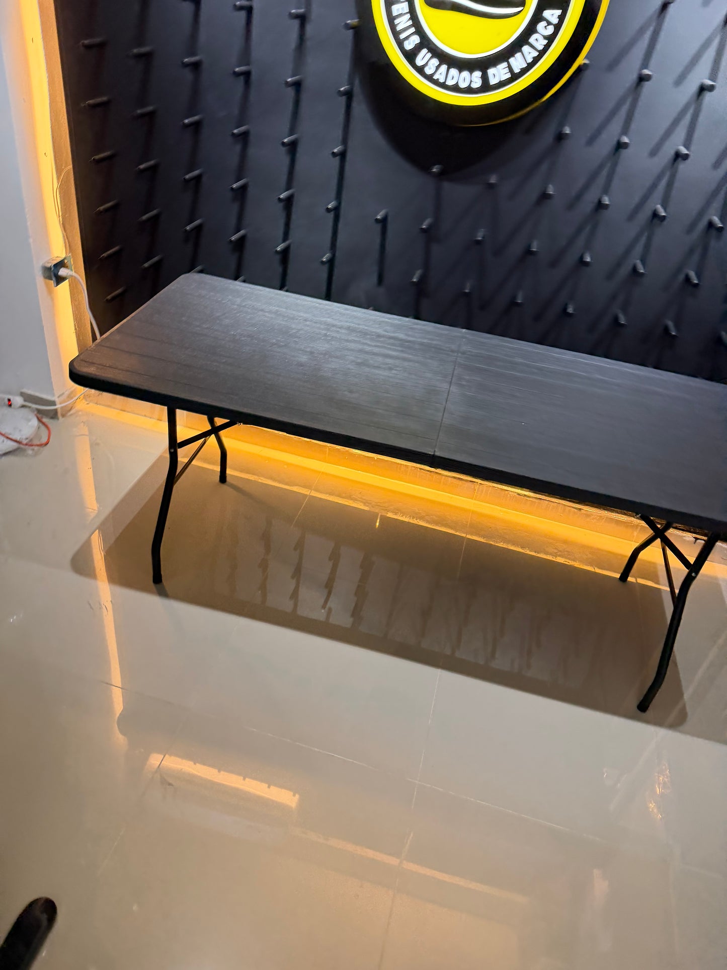 Mesa Plegable Multiuso 1.80 m – Color Negro

💰 RD$3,995