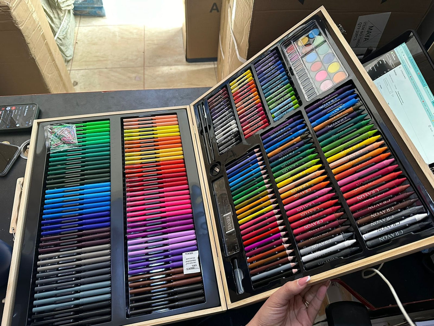 Estuche de Madera (251 PCS)