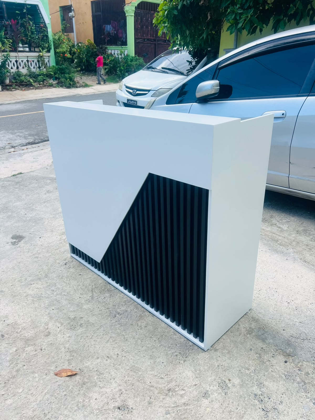 ✨🤍 MOSTRADOR / COUNTER DE RECEPCIÓN – ELEVA LA IMAGEN DE TU NEGOCIO 🤍✨🆔(Cod. 22 )

💰RD$13,995 

📏 Medidas:
• 122 cm de ancho
• 40 cm de profundidad
• 104 cm de alto