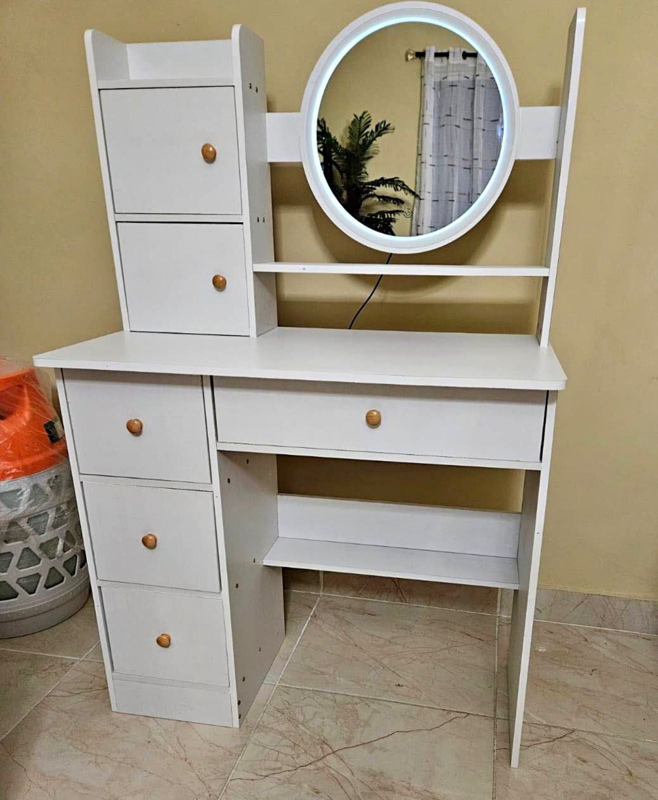 ✨ Tocador Blanco de 6 Gavetas Multifuncional con Espejo Redondo y Almacenamiento Total ✨(Cod. 2509203)

💰RD$5,995
