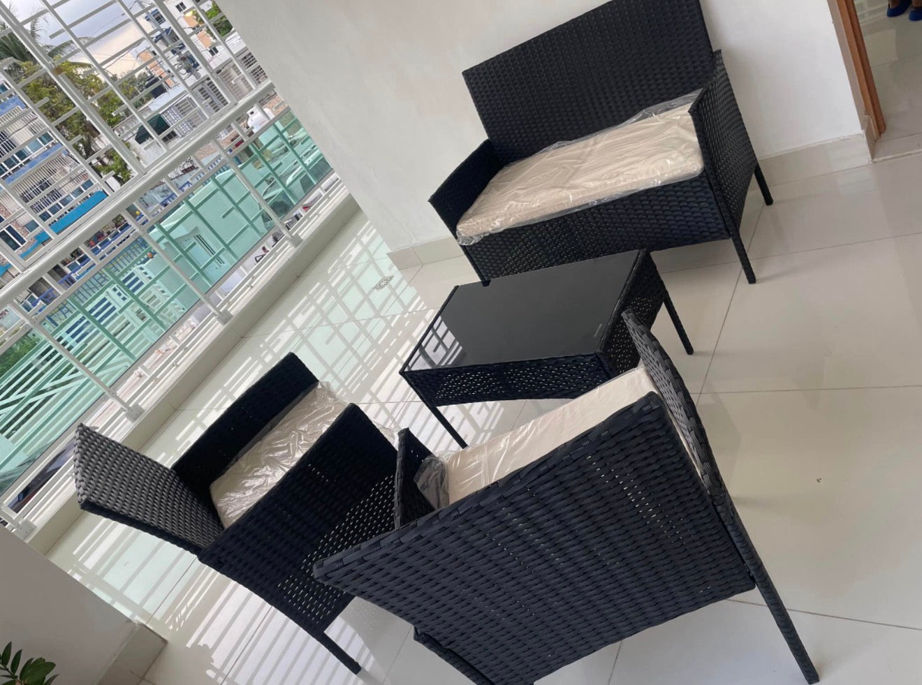 🛋️ Juego de Sala Exterior en Ratán Sintético – Elegancia y Confort para tu Espacio 🛋️ (Cod.-04) (*Color Negro* 

💰RD$10,995