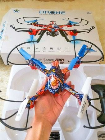 🚁 Drone Color Graffiti con Luces LED – Para Aventureros de 14+ (Cod.H236)
¡Vuela con estilo y control total!