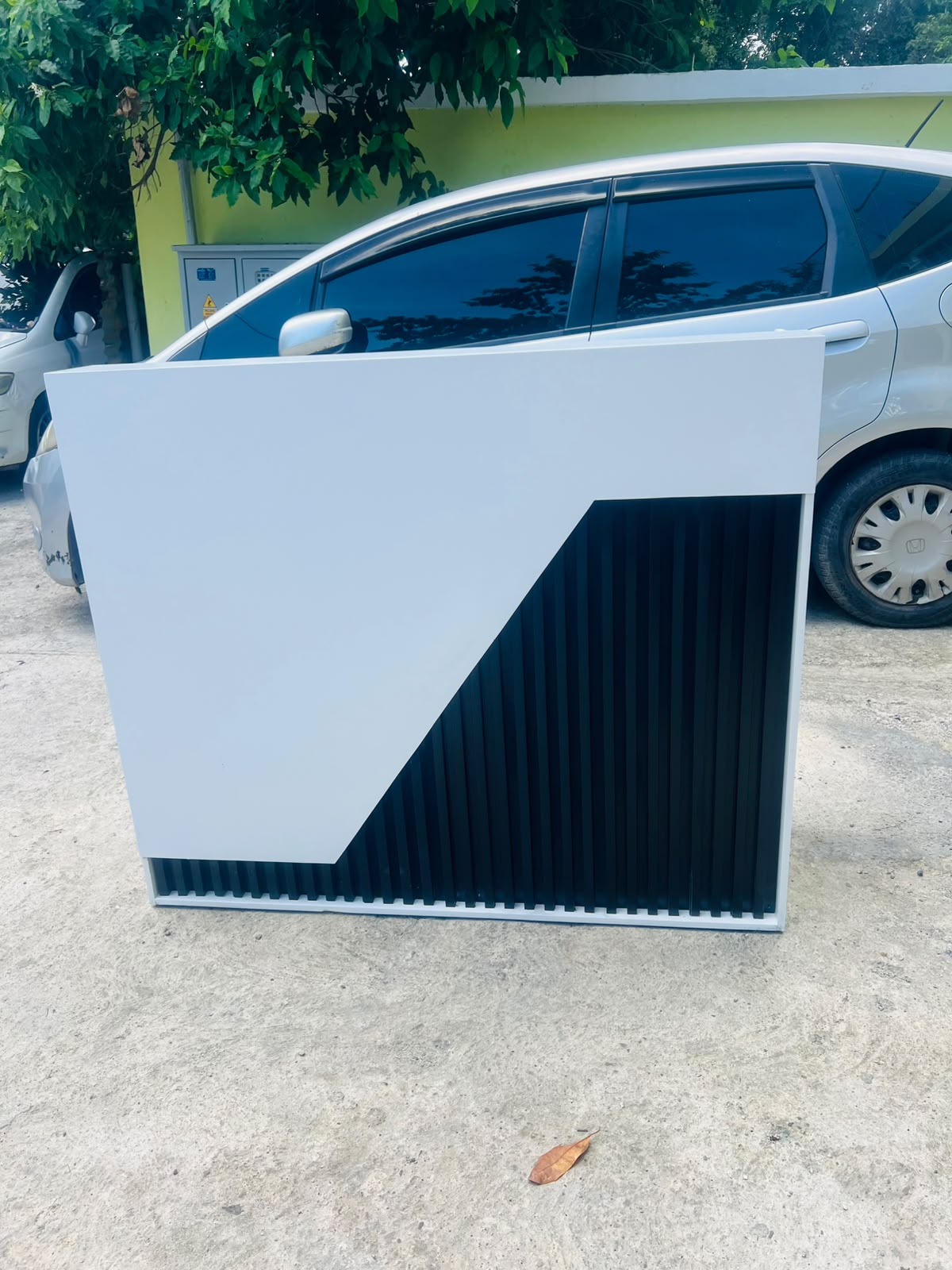 ✨🤍 MOSTRADOR / COUNTER DE RECEPCIÓN – ELEVA LA IMAGEN DE TU NEGOCIO 🤍✨🆔(Cod. 22 )

💰RD$13,995 

📏 Medidas:
• 122 cm de ancho
• 40 cm de profundidad
• 104 cm de alto