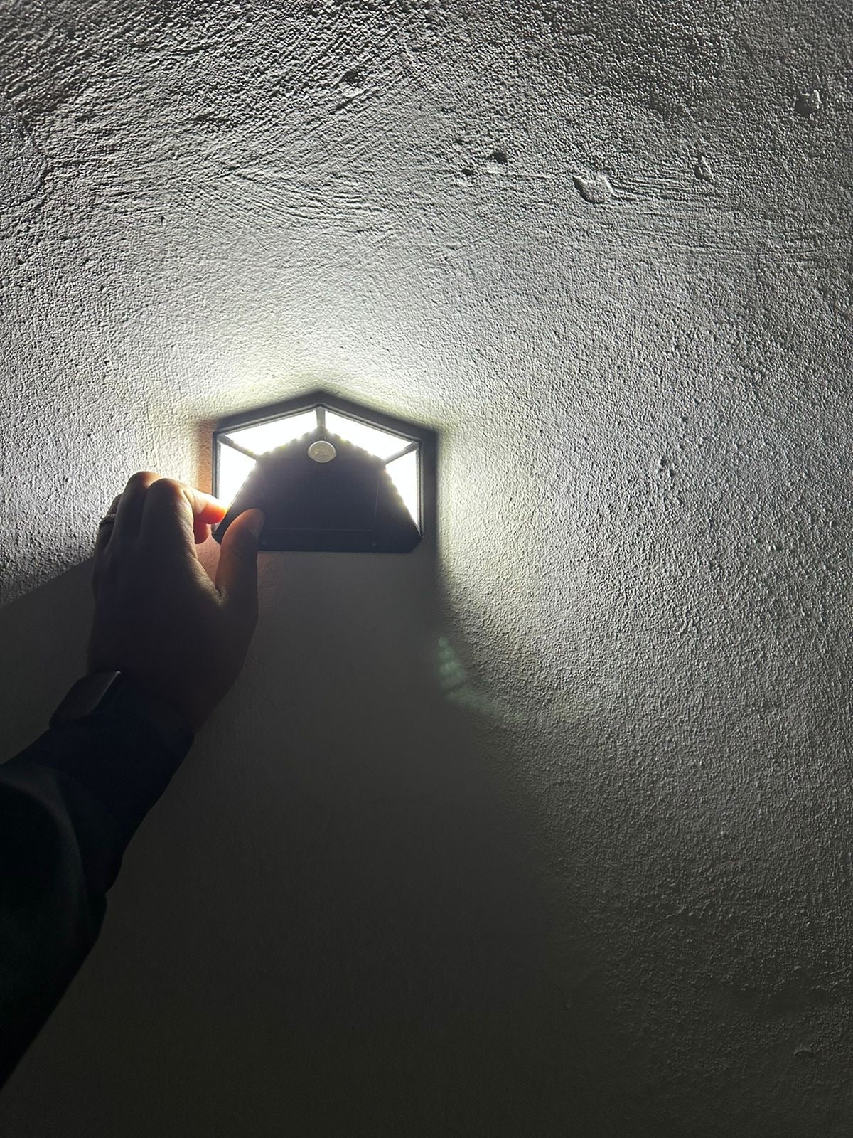 🔥💡 ILUMINA Y PROTEGE TU CASA SIN GASTAR LUZ 💡🔥

Mini Lámpara Solar de 4 lados Con Sensor de Movimiento (Cod.bk-100)

💰RD$995