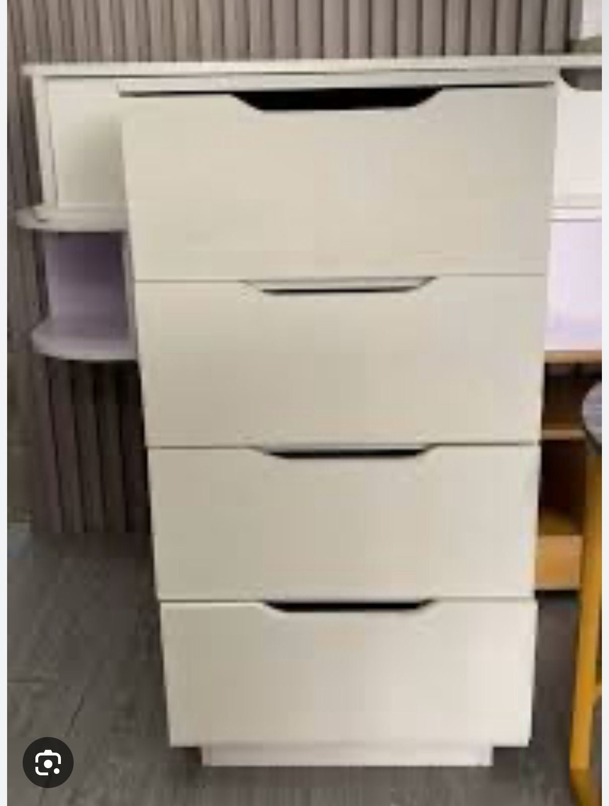 Mesita de Noche 🗄️✨ Gavetero Moderno 4 Gavetas – Blanco Minimalista ✨🗄️
(Cod. 204)