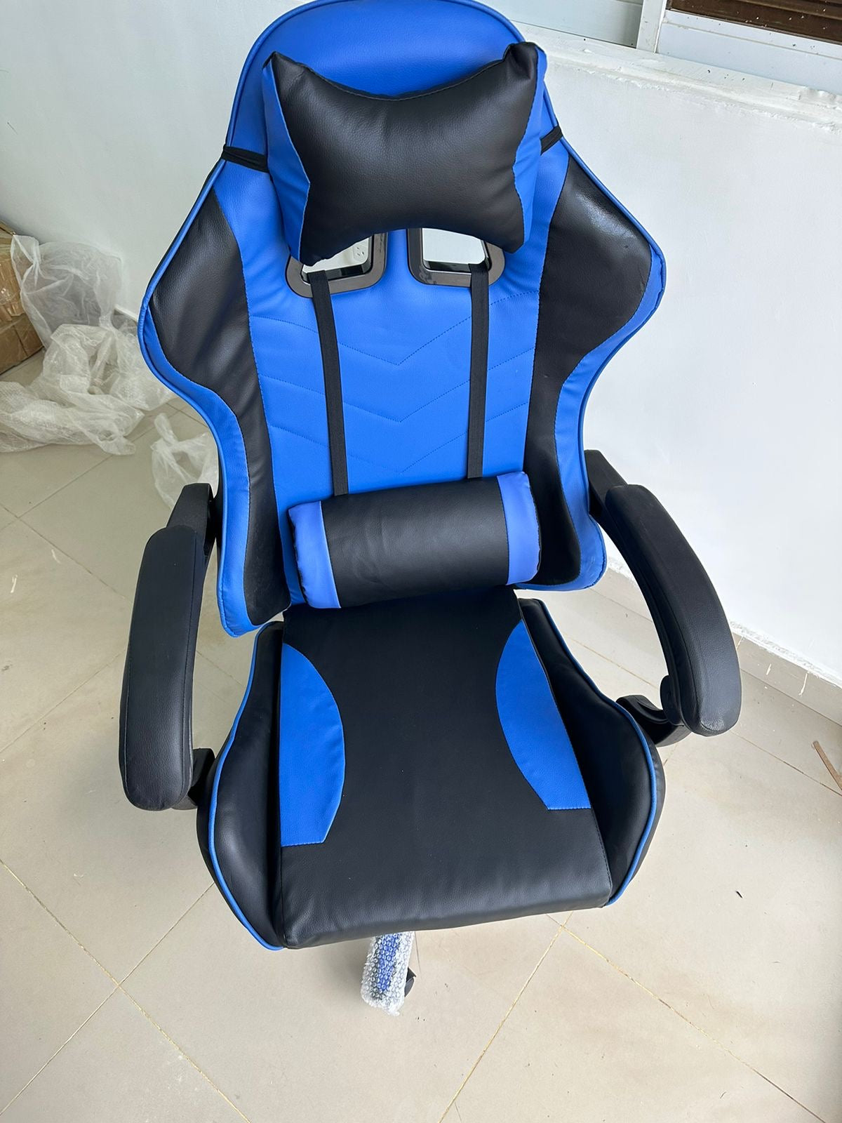 🎮🔥 SILLA GAMER ERGONÓMICA – COMODIDAD REAL PARA HORAS DE JUEGO O TRABAJO 🔥🎮
🎨 Color: Negro con Azul 

💰 Precio: RD$4,995