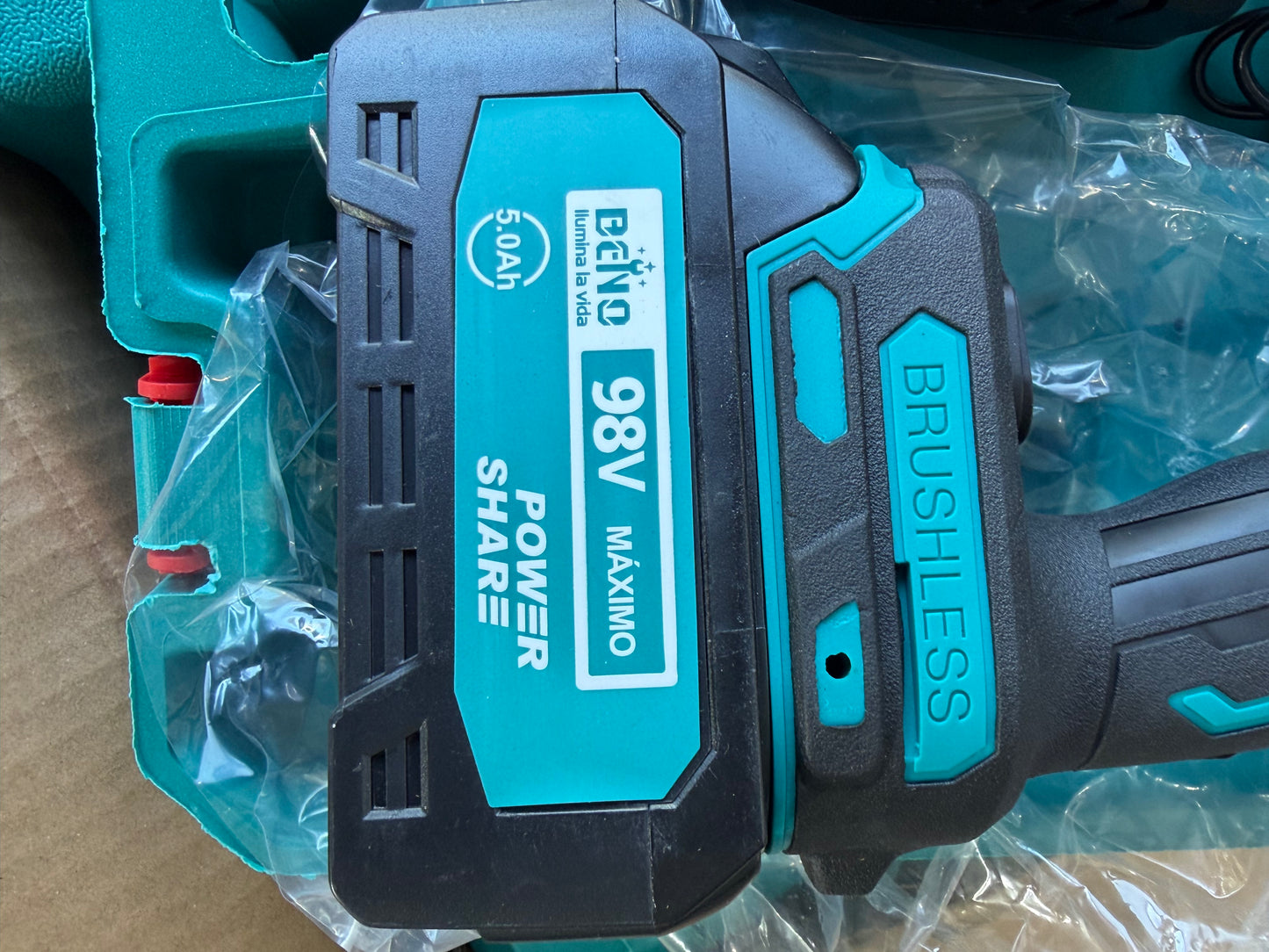 Taladro de Impacto / 🔩 Atornillador  de (2 Baterías 98V) Inalámbricao Brushless – Kit Profesional Completo (Cod. 800-12106)

💰RD$4,995