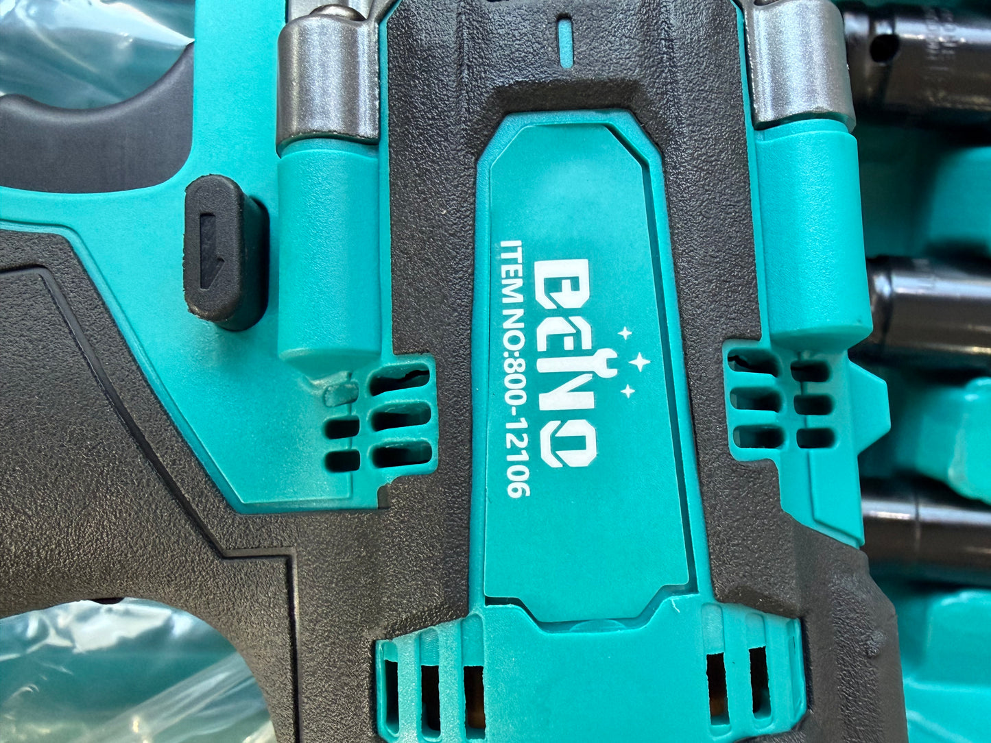 Taladro de Impacto / 🔩 Atornillador  de (2 Baterías 98V) Inalámbricao Brushless – Kit Profesional Completo (Cod. 800-12106)

💰RD$4,995