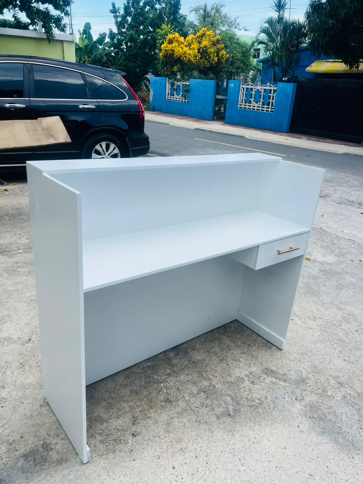 ✨🤍 MOSTRADOR / COUNTER DE RECEPCIÓN – ELEVA LA IMAGEN DE TU NEGOCIO 🤍✨🆔(Cod. 22 )

💰RD$13,995 

📏 Medidas:
• 122 cm de ancho
• 40 cm de profundidad
• 104 cm de alto