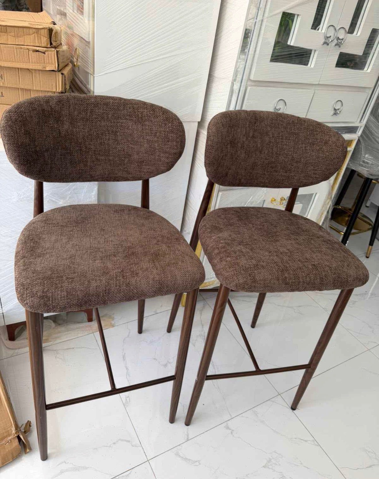 ✨ JUEGO DE (-2-) SILLAS PARA DESAYUNADOR – ELEGANCIA Y CONFORT PARA TU HOGAR ✨
📌 Diseño Moderno (Cod. 210-1 Marrón )

💰RD$6,995 (2 Sillas)
