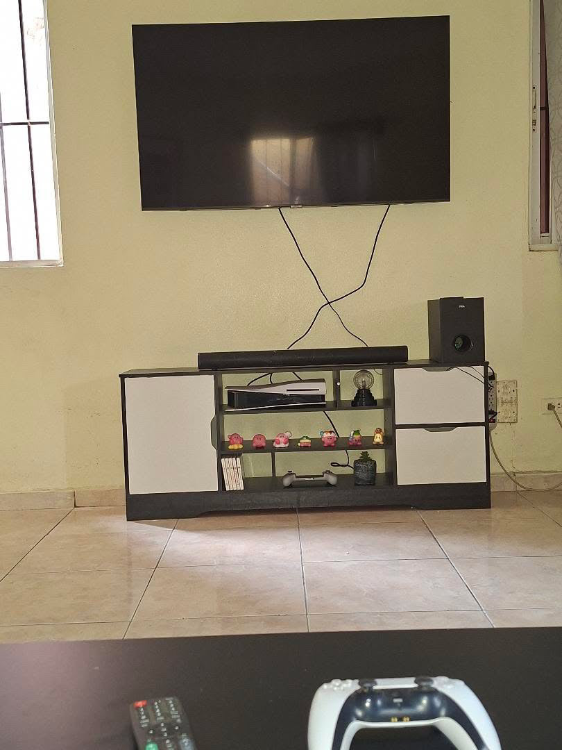 📺 Mueble de TV Moderno –Negro con Blanco 
📌 Cod. 911
📐 Medidas: 120 × 30 × 42 cm

💰 RD$3,495