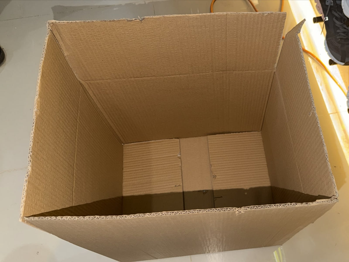 📦✨ CAJA DE CARTÓN PARA EMPAQUE – PRÁCTICA Y VERSÁTIL ✨📦
🆔 (Cod. 001447)

📏 Medidas:
44 × 34.5 × 34.5 cm

💰RD$195 c/u