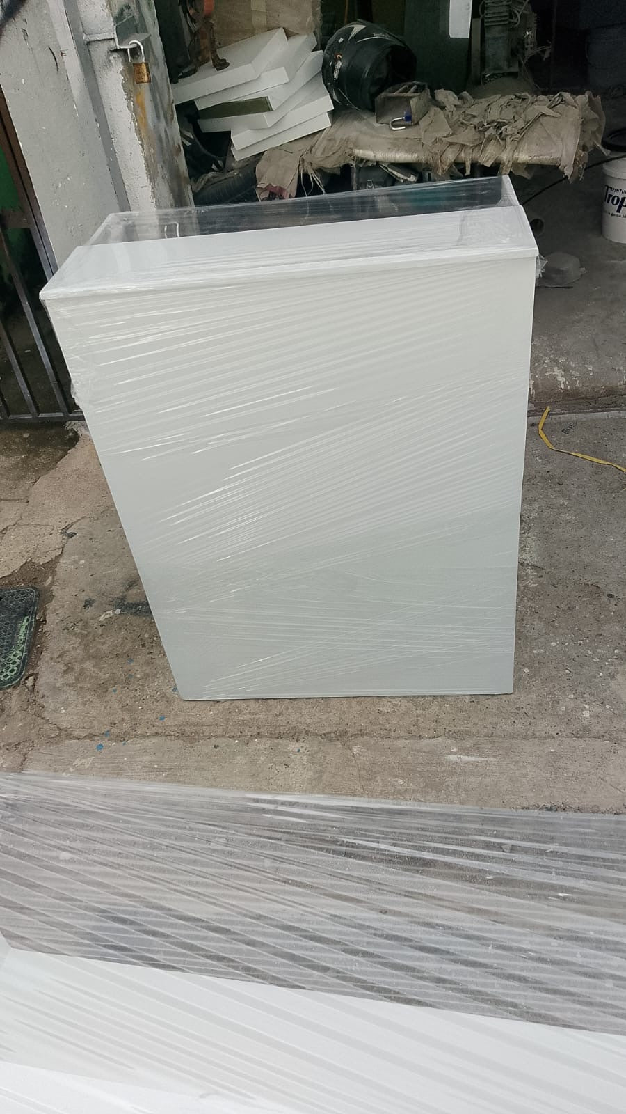 ✨🤍 Mostrador / Counter de Recepción Blanco 🤍✨
🆔(Cod.11)

💰RD$7,495 

- Medidas: 80cm Ancho 110cm Altura x 42cm 
- ⁠Material Hidrofugo (Armado)