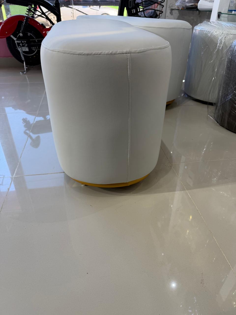 🪑✨ Banco / Puff Alargado Multifuncional – Estilo Minimalista (BLANCO) ✨🪑 (80x40cm)

💰RD$4,995
