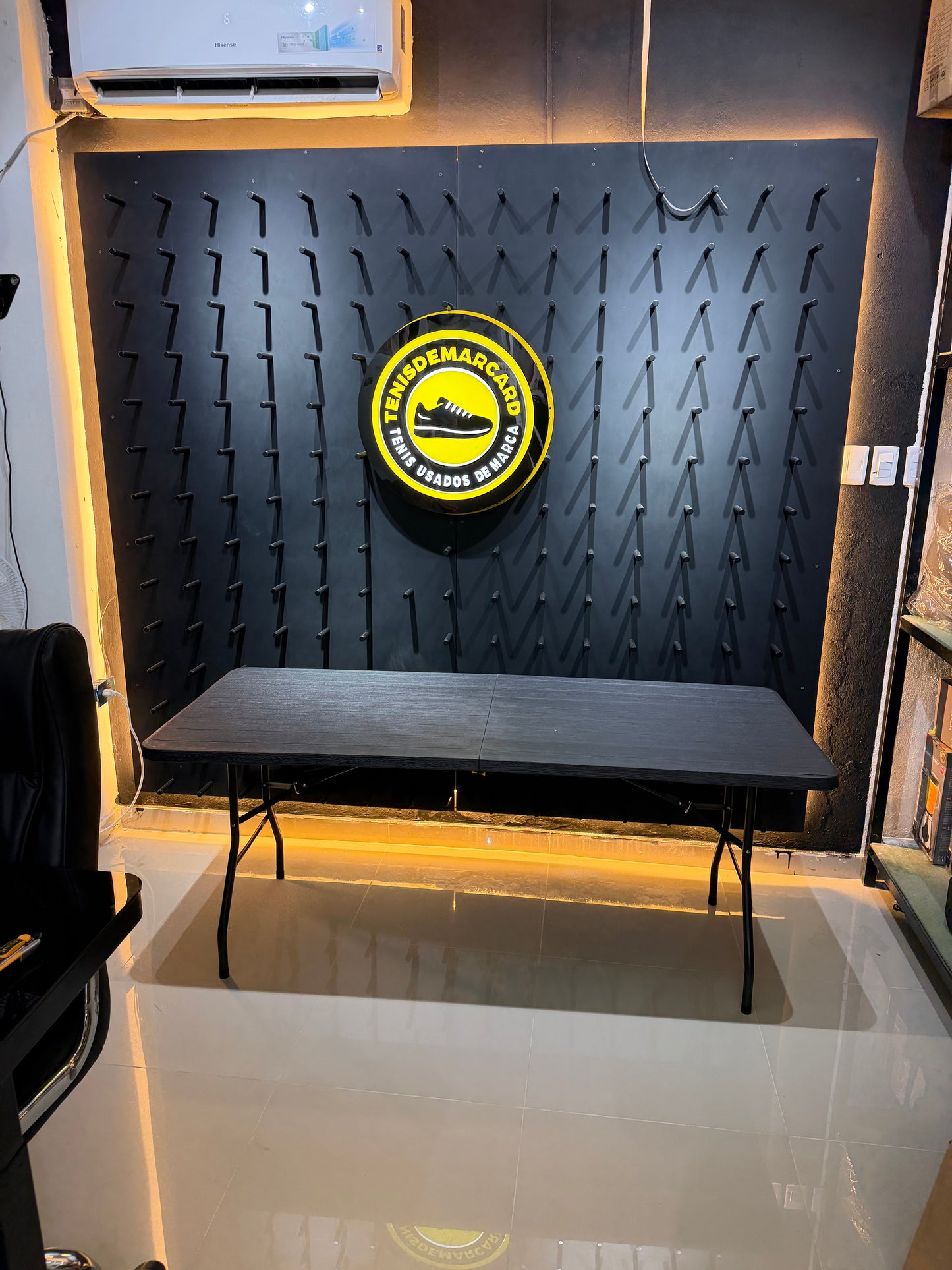 Mesa Plegable Multiuso 1.80 m – Color Negro

💰 RD$3,995