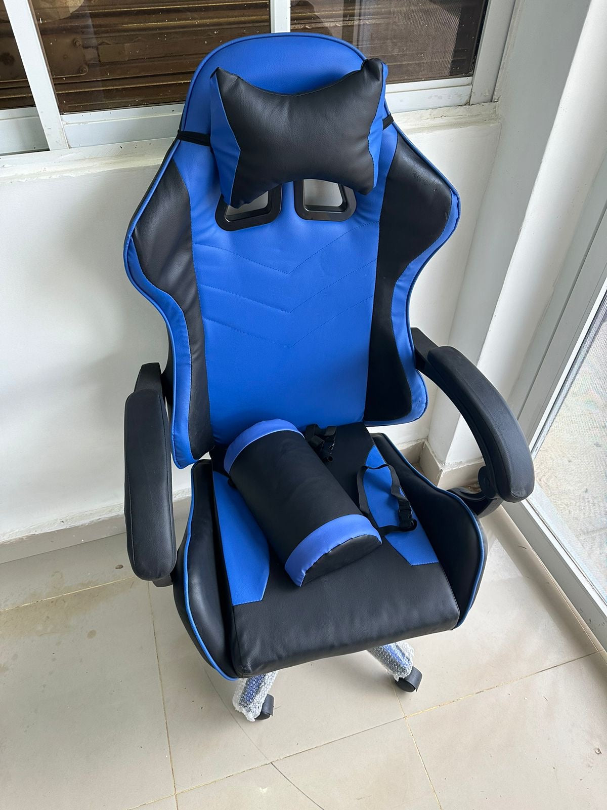 🎮🔥 SILLA GAMER ERGONÓMICA – COMODIDAD REAL PARA HORAS DE JUEGO O TRABAJO 🔥🎮
🎨 Color: Negro con Azul 

💰 Precio: RD$4,995