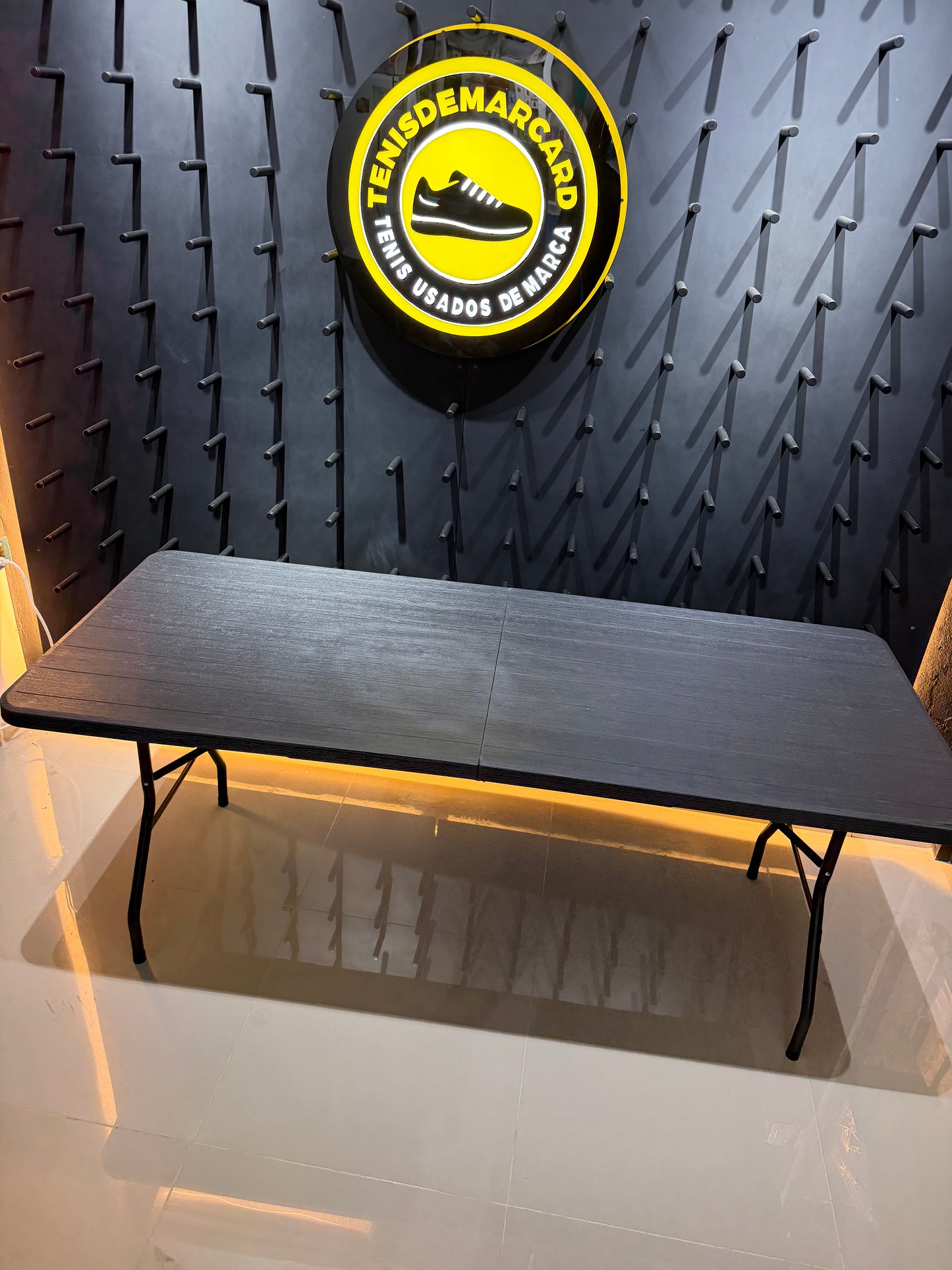 Mesa Plegable Multiuso 1.80 m – Color Negro

💰 RD$3,995