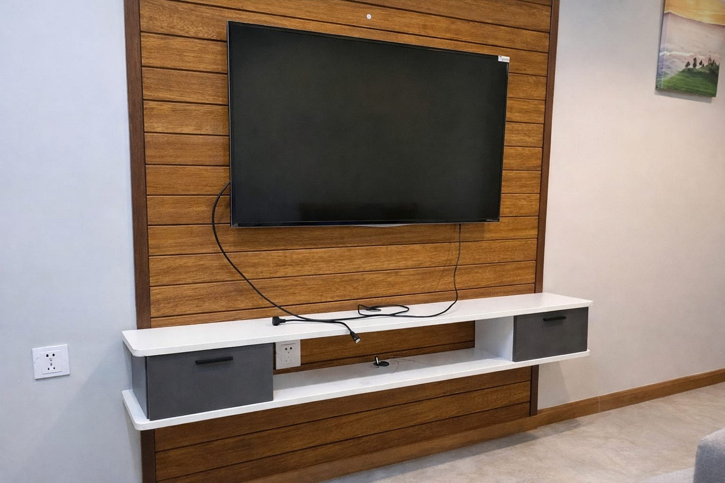 🖥️✨ Mueble para TV Minimalista con Gavetas – Diseño Moderno y Funcional ✨🖥️ Blanco Con Gris 
🆔 Cod. 25102-3
📏 Medidas: 180 × 22 × 20 cm

💰 Precio: RD$4,995