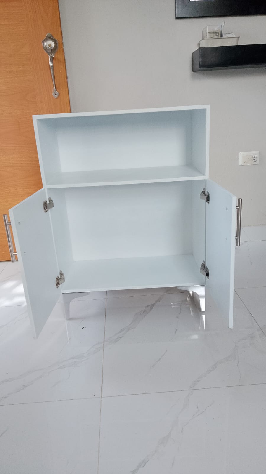 ☕✨ MUEBLE PARA ESTACIÓN DE CAFÉ – ¡ELEGANCIA Y ORGANIZACIÓN EN UN SOLO LUGAR! 🤍🏡 (Cod. 🆔 0115 BLANCA).                 💰 ¡SOLO RD$5,995! 🔥