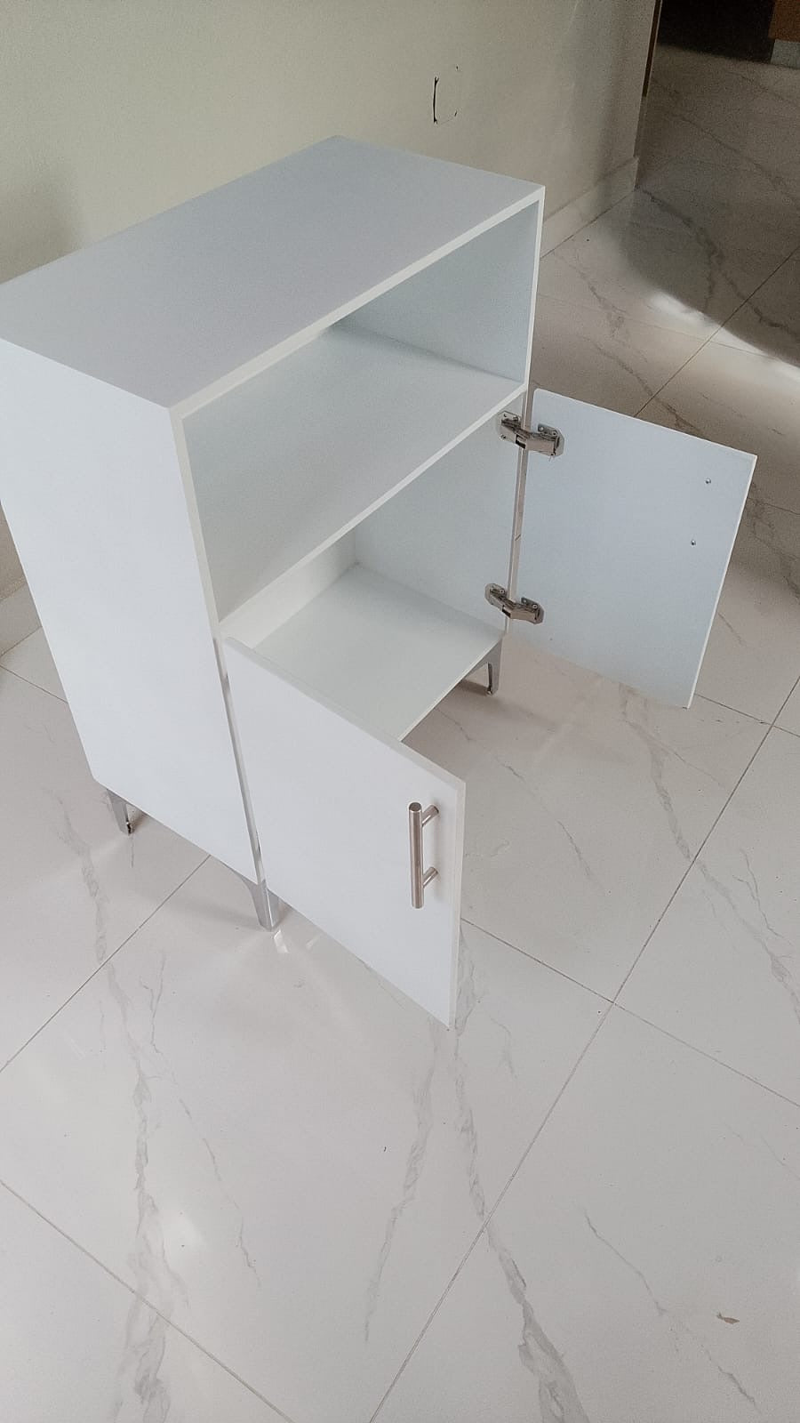 ☕✨ MUEBLE PARA ESTACIÓN DE CAFÉ – ¡ELEGANCIA Y ORGANIZACIÓN EN UN SOLO LUGAR! 🤍🏡 (Cod. 🆔 0115 BLANCA).                 💰 ¡SOLO RD$5,995! 🔥