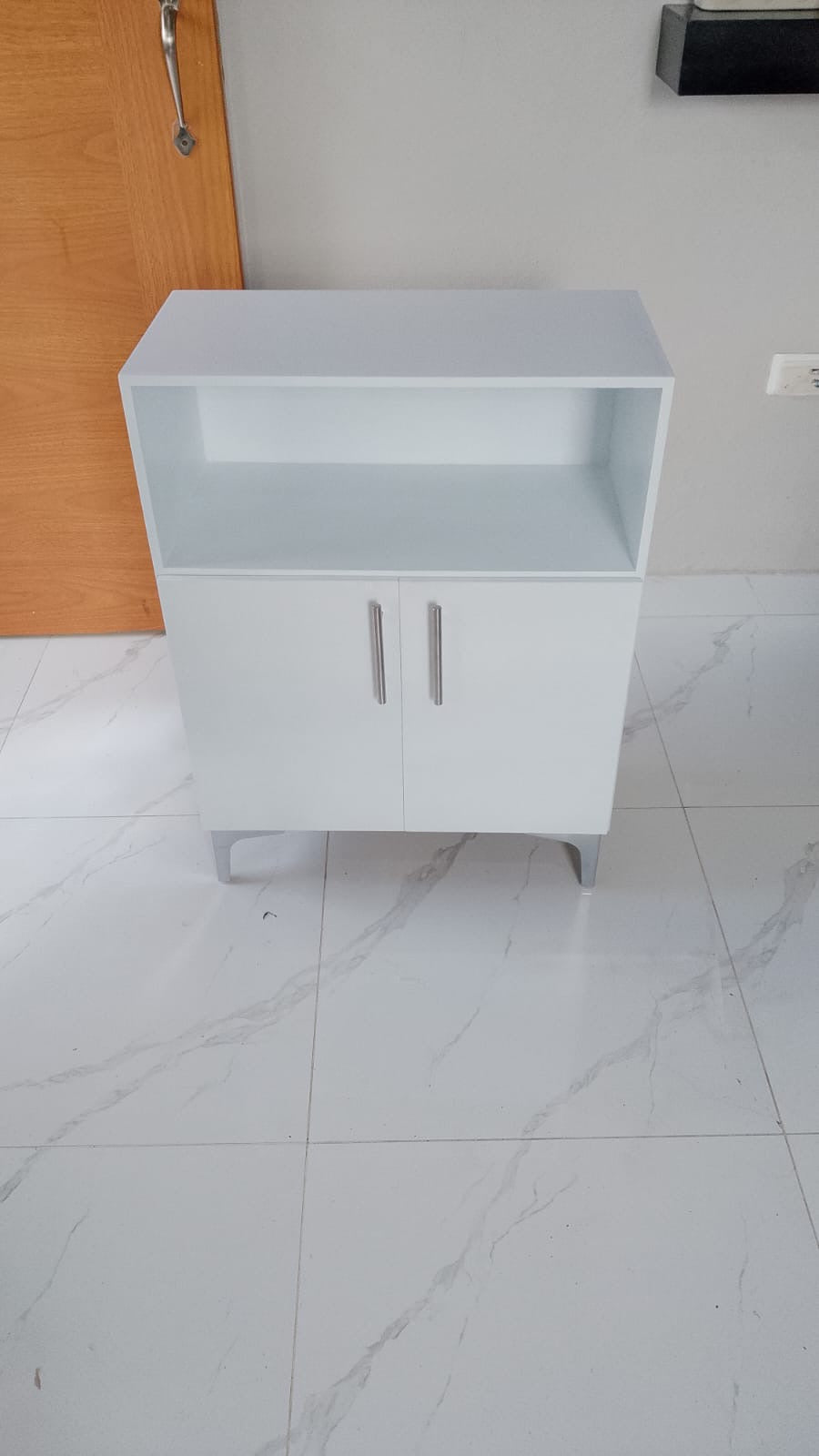 ☕✨ MUEBLE PARA ESTACIÓN DE CAFÉ – ¡ELEGANCIA Y ORGANIZACIÓN EN UN SOLO LUGAR! 🤍🏡 (Cod. 🆔 0115 BLANCA).                 💰 ¡SOLO RD$5,995! 🔥